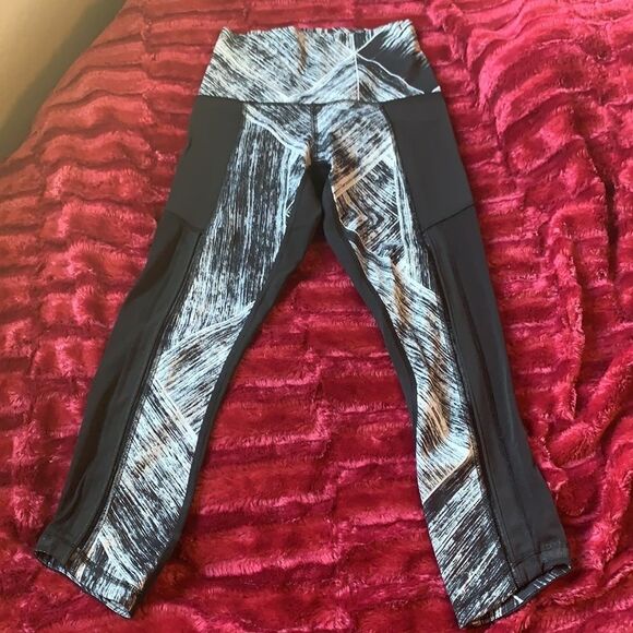 LULULEMON Hot to Street Crop Heat Wave Black White Size 2 - Picture 2 of 7